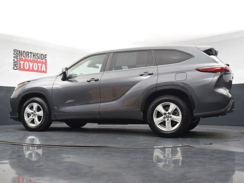 Used 2023 Toyota Highlander L FWD image 27