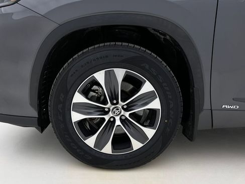 Used 2023 Toyota Highlander XLE image 26