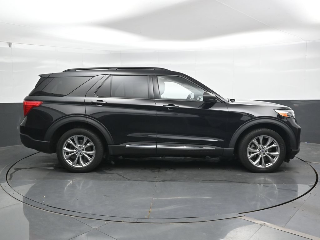Used 2020 Ford Explorer XLT w/ Equipment Group 202A AWD/4WD image 3