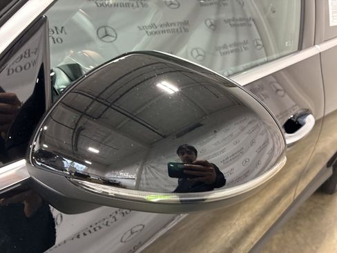 Used 2025 Mercedes-Benz GLC 300 GLC 300 image 13