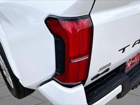 Used 2025 Toyota Tacoma SR5 AWD/4WD image 27