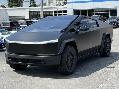 Used 2024 Tesla Cybertruck AWD Crew Cab image 5
