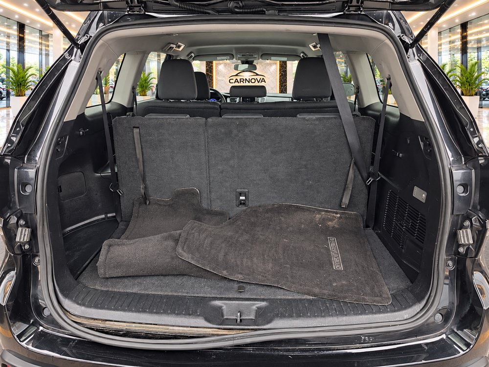 Used 2019 Toyota Highlander LE FWD image 14
