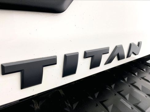 Used 2021 Nissan Titan PRO-4X image 31