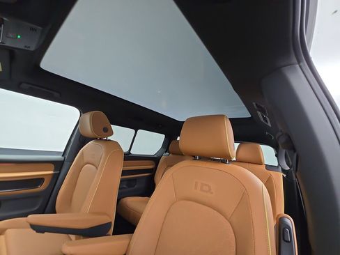 Used 2025 Volkswagen ID. Buzz Pro S Plus image 41