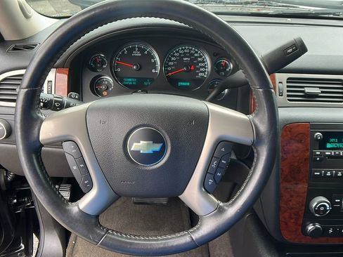 Used 2014 Chevrolet Suburban LS image 24