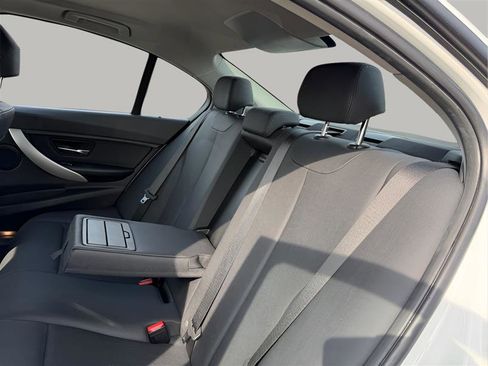 Used 2018 BMW 320i Sedan image 25