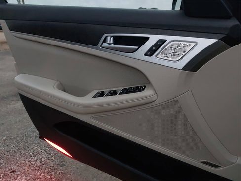 Used 2018 Genesis G80 3.8 w/ Option Group 03 image 23