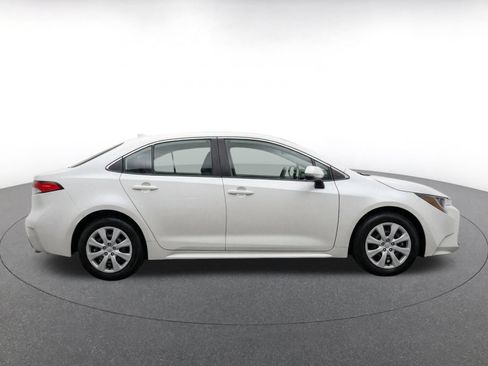 Used 2025 Toyota Corolla LE FWD image 10