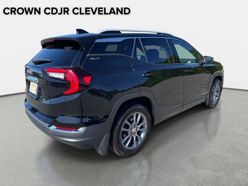 Used 2022 GMC Terrain SLT w/ Infotainment Package II FWD image 5