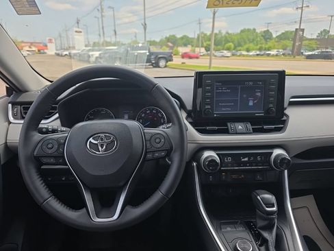 Certified 2022 Toyota RAV4 XLE Premium AWD/4WD image 11