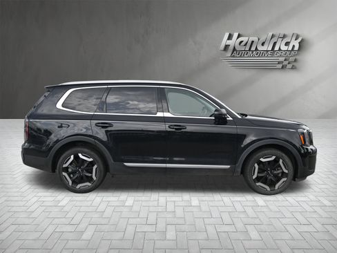 Used 2023 Kia Telluride EX w/ EX Captain's Chair Package FWD image 10