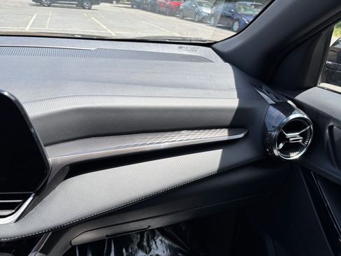 Used 2025 Chevrolet Equinox LT FWD image 35