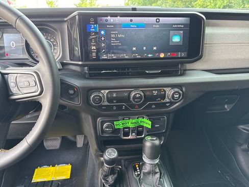 Used 2024 Jeep Wrangler Sport S image 17