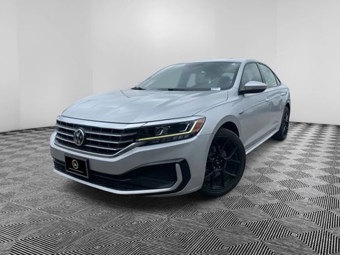 Used 2021 Volkswagen Passat 2.0T R-Line image 2