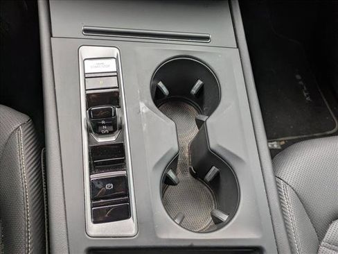 Used 2024 Volkswagen Atlas Cross Sport SE image 13