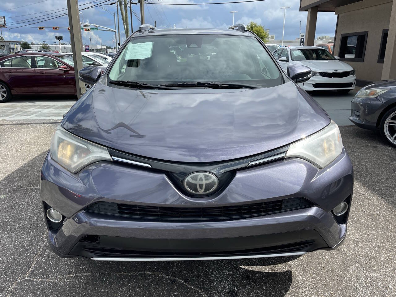 Used 2017 Toyota RAV4 XLE FWD image 2