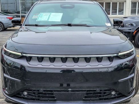 Used 2025 Jeep Wagoneer S Limited image 5