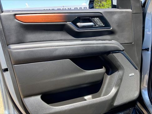 Used 2025 GMC Yukon Denali AWD/4WD image 22
