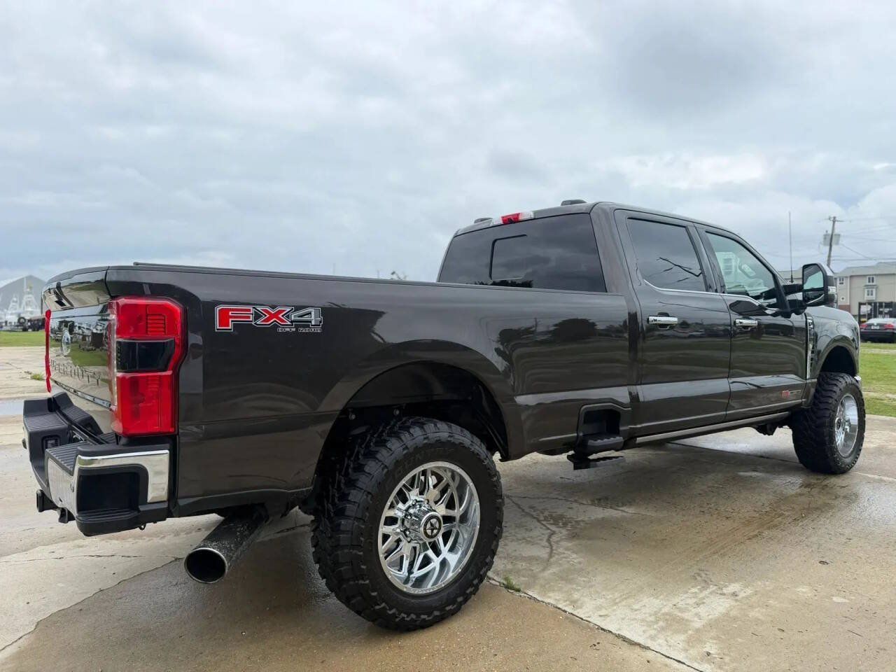 Used 2024 Ford F250 Lariat w/ Lariat Ultimate Package AWD/4WD image 3
