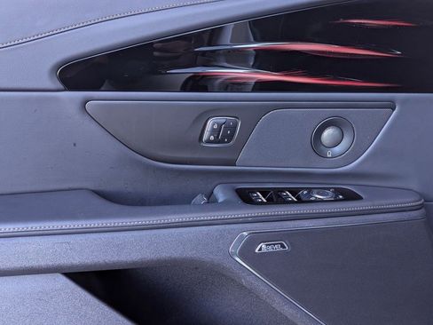 Used 2024 Lincoln Nautilus Reserve w/ Equipment Group 202A image 13