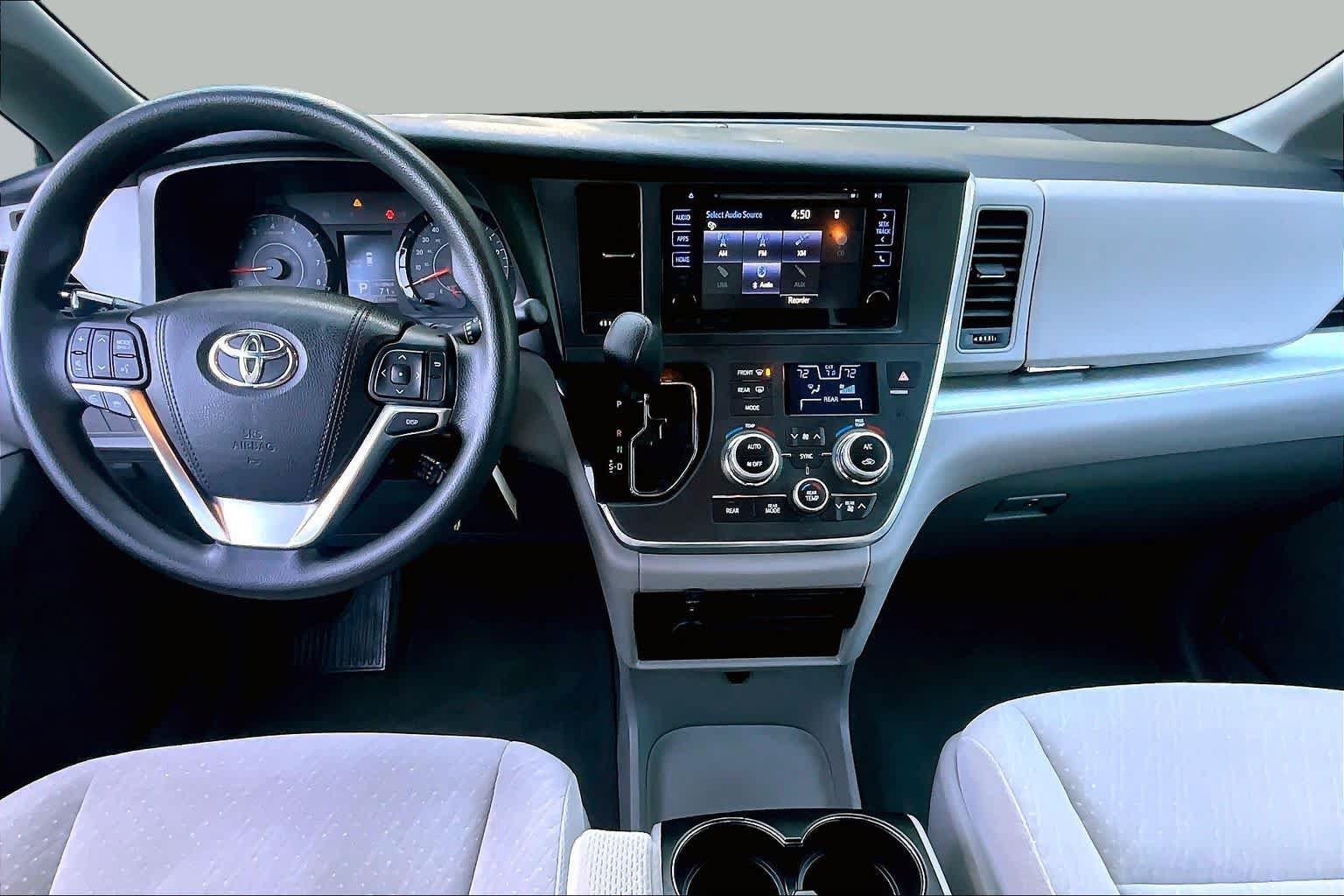 Certified 2017 Toyota Sienna LE FWD image 14