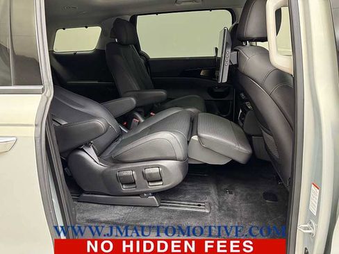 Used 2025 Kia Carnival SX Prestige image 19