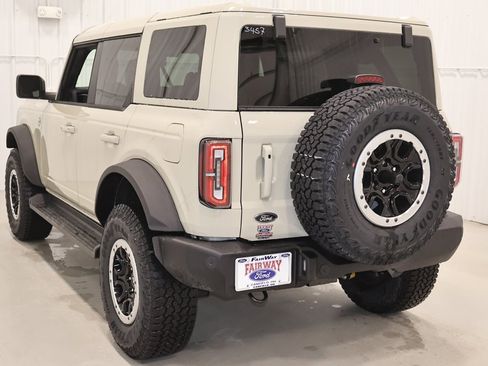 New 2025 Ford Bronco Outer Banks w/ Sasquatch Package image 6