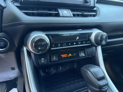 Used 2019 Toyota RAV4 XLE w/ Convenience Package AWD/4WD image 16