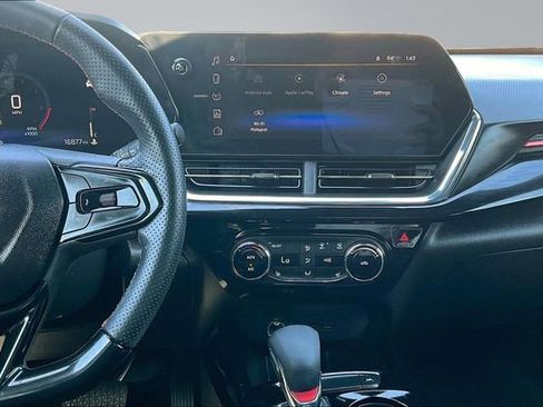 Used 2025 Chevrolet Trax RS image 9