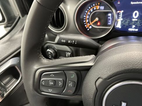 Used 2023 Jeep Gladiator Sport AWD/4WD image 37