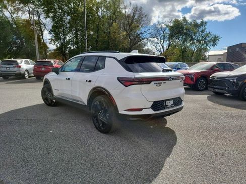New 2025 Chevrolet Equinox EV RS image 2