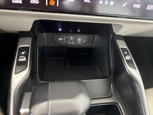 Used 2025 Kia Sorento S FWD image 23
