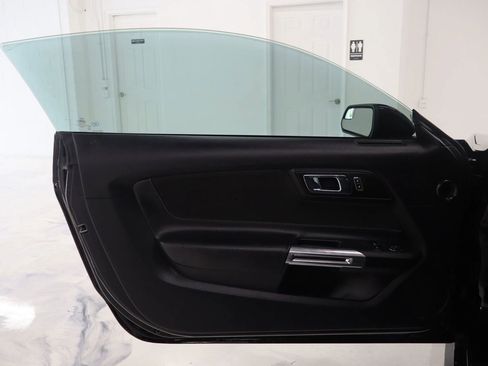 Used 2015 Ford Mustang Coupe RWD image 9