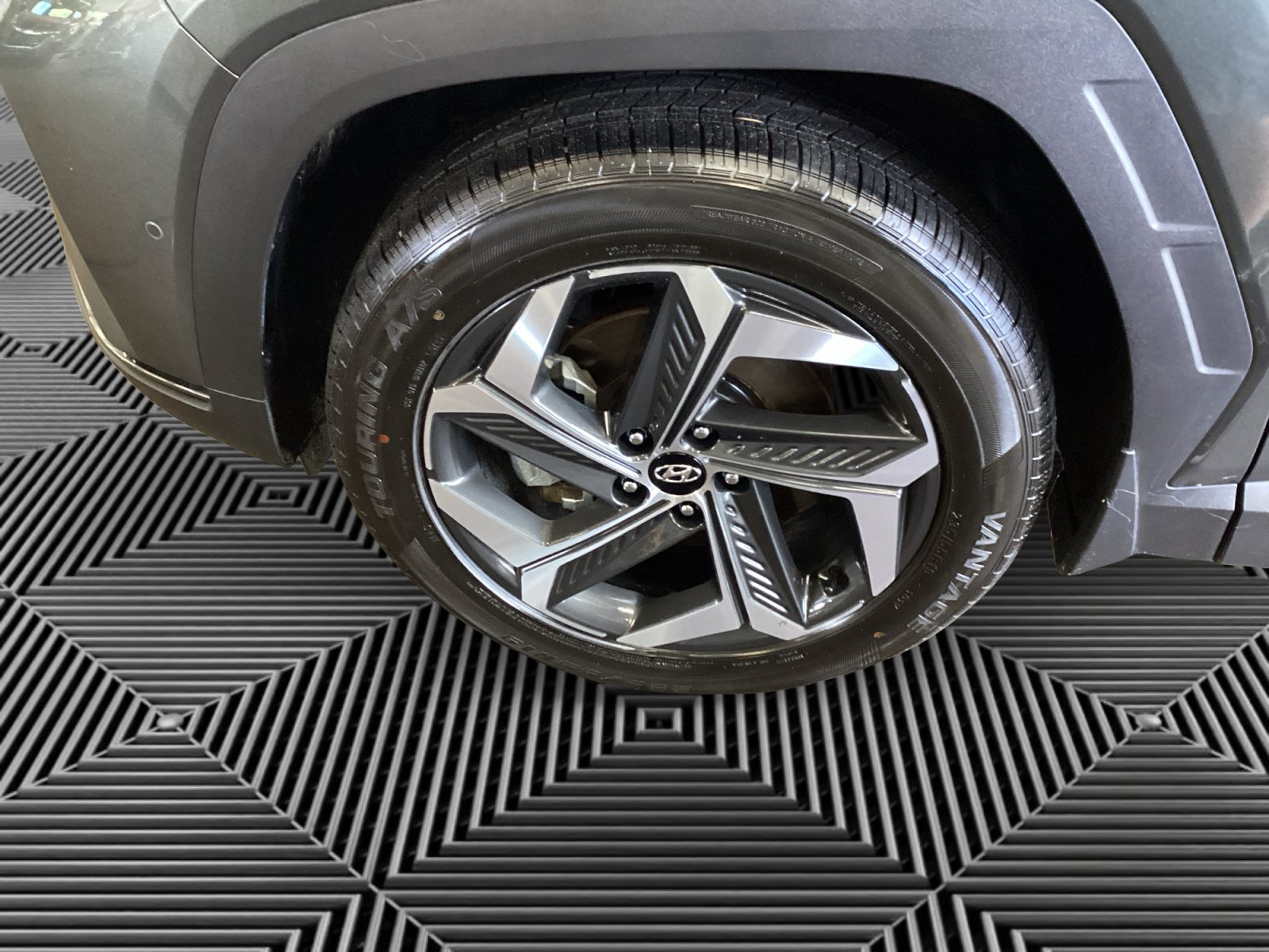 Used 2022 Hyundai Tucson Limited AWD/4WD image 14