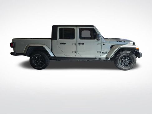 Used 2023 Jeep Gladiator Willys image 7