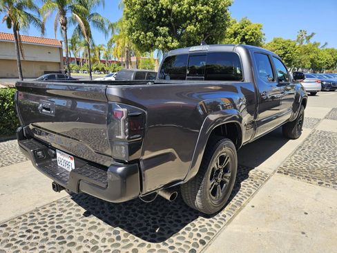 Used 2017 Toyota Tacoma TRD Off-Road image 4