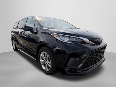 Used 2023 Toyota Sienna XSE AWD/4WD image 10