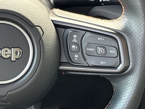 Certified 2024 Jeep Gladiator Mojave w/ Technology Group image 23