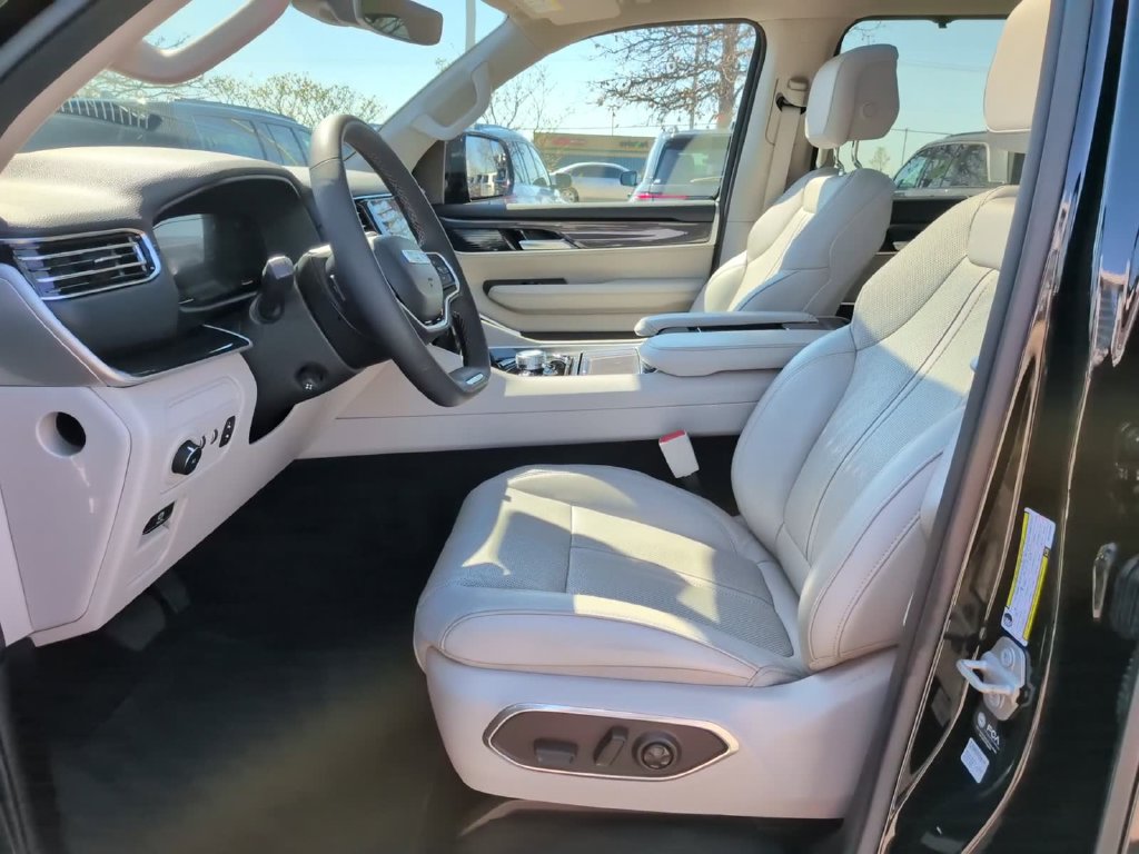 Used 2024 Jeep Wagoneer 4WD w/ Premium Group I image 19