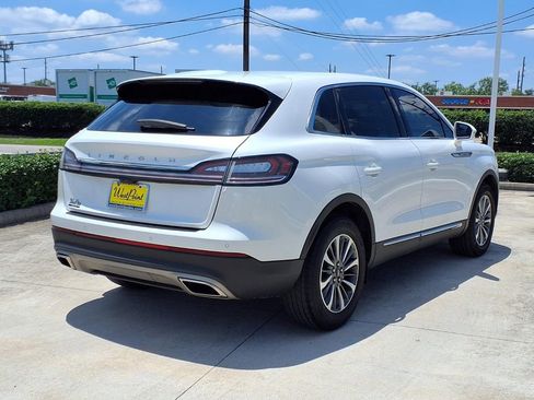 Used 2023 Lincoln Nautilus FWD w/ Premium Package image 2
