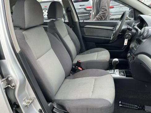Used 2009 Chevrolet Aveo5 LT w/ Power and Convenience Package FWD image 25