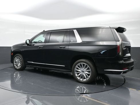Used 2023 Cadillac Escalade ESV Premium Luxury AWD/4WD image 2