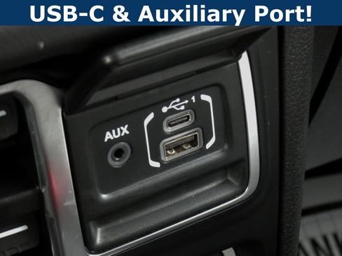 Used 2025 Jeep Wrangler Unlimited Rubicon image 27