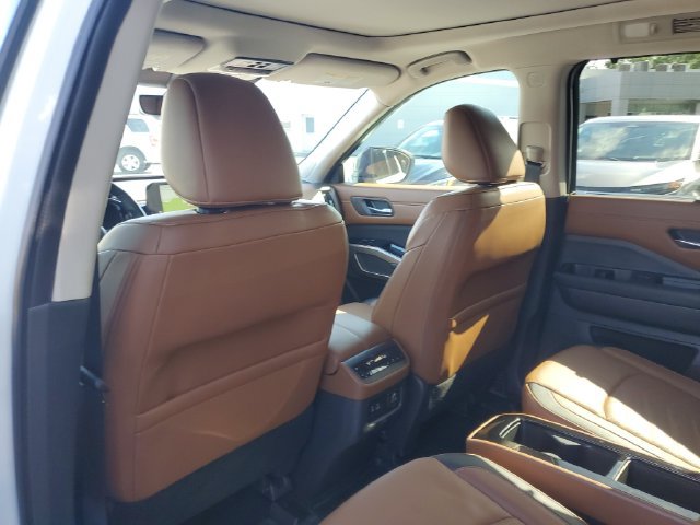 Used 2024 Nissan Pathfinder Platinum AWD/4WD image 8