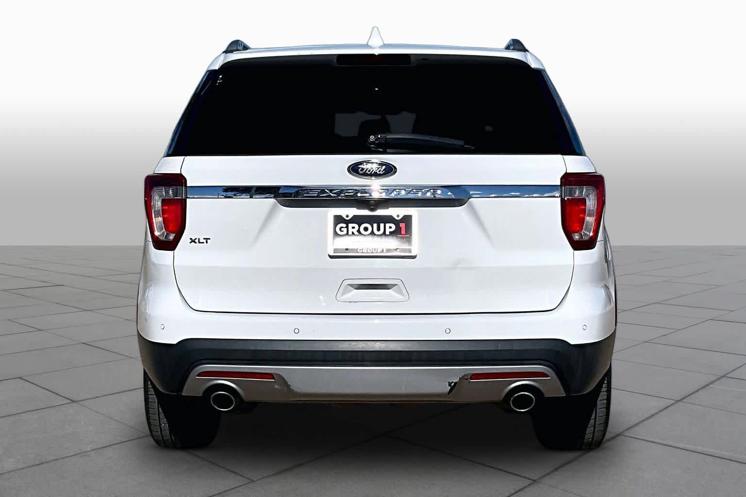 Used 2017 Ford Explorer XLT FWD image 5