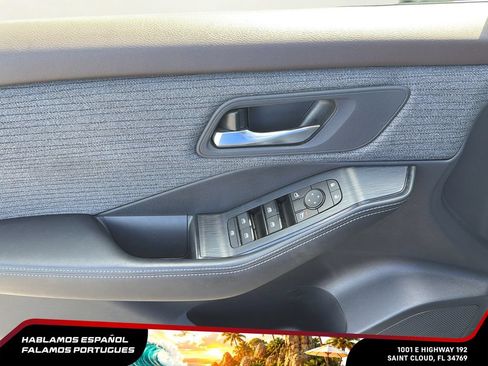 Used 2023 Nissan Rogue SV FWD image 11