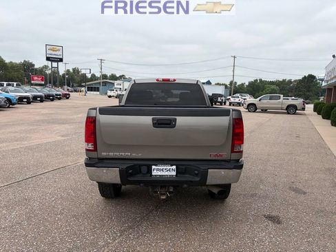 Used 2014 GMC Sierra 2500 SLE w/ SLE Preferred Package AWD/4WD image 4