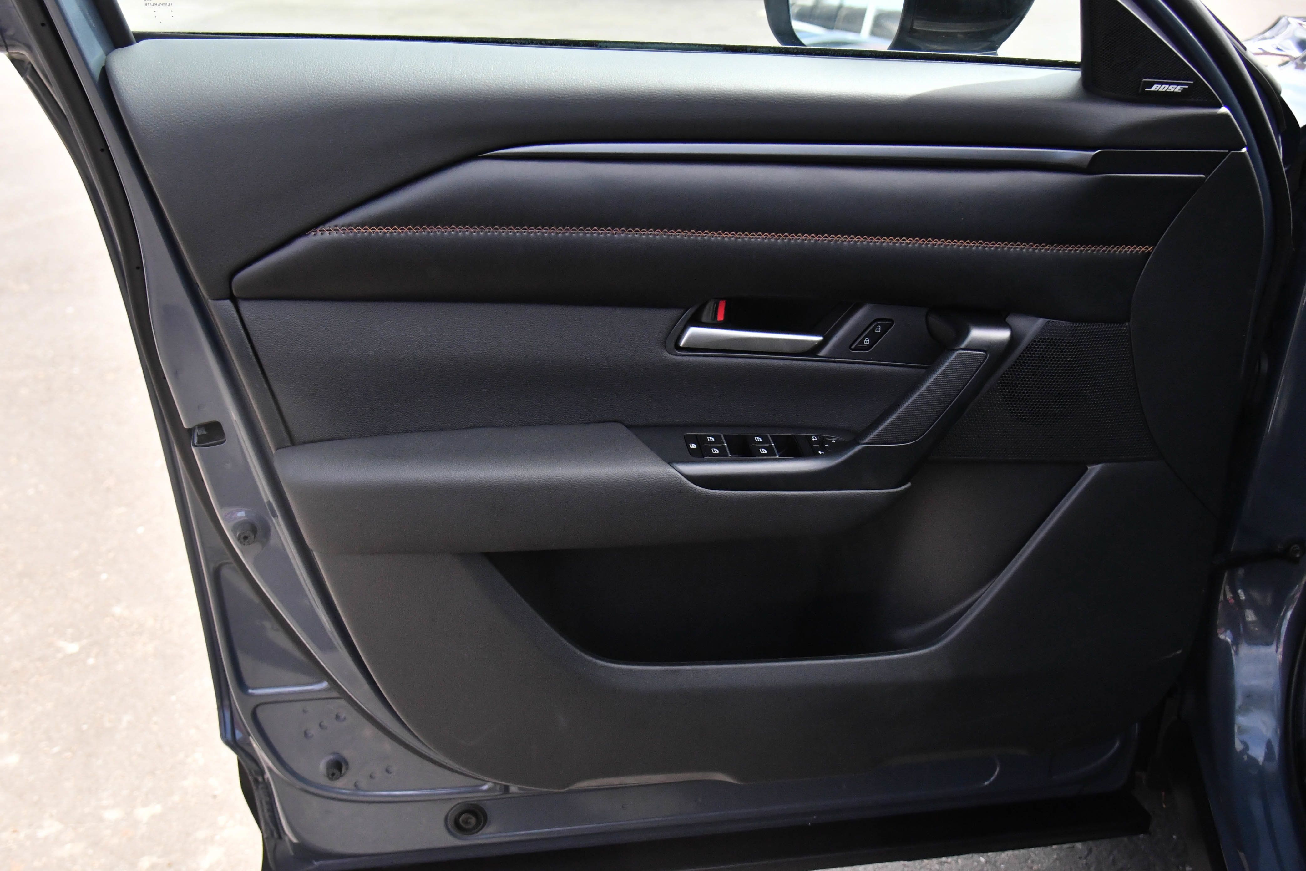 Used 2025 MAZDA CX-50 AWD 2.5 Hybrid w/ Premium Pkg image 14