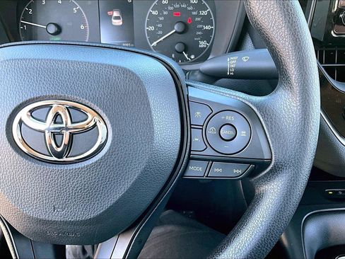 Certified 2025 Toyota Corolla LE image 18